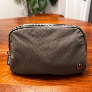 Lululemon Everywhere Belt Bag 1L - Army Green